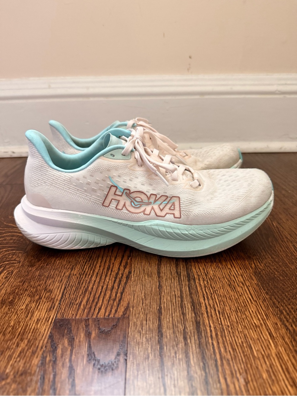Hoka Women's Running Shoes - Mach 6 Size 9